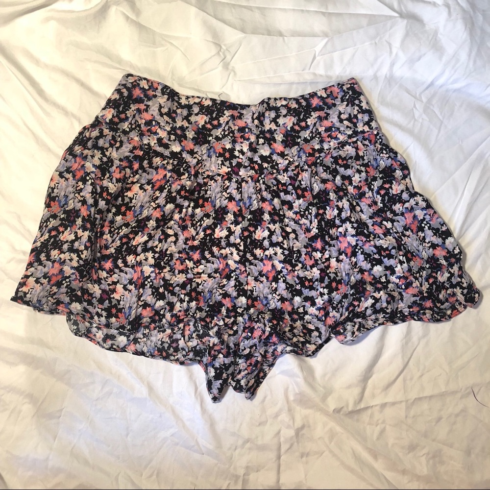 Flowy Shorts - Picture 3 of 6